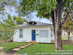 102 Aganier Ave in San Antonio, TX - Foto de edificio