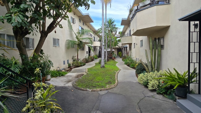 12015 Lamanda St in Los Angeles, CA - Building Photo - Building Photo