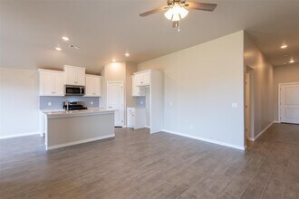 8401 NW 162nd St in Edmond, OK - Building Photo - Building Photo