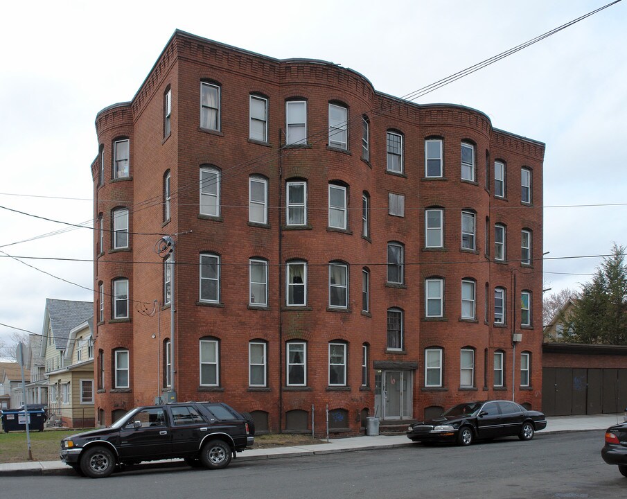 6 Temple St in Holyoke, MA - Building Photo