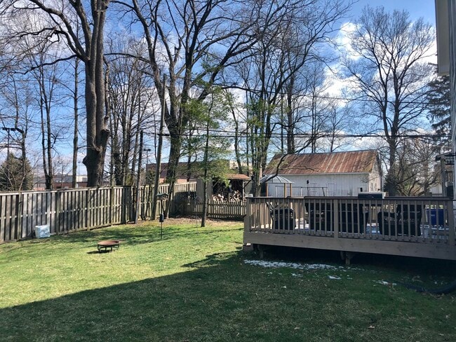 235 3rd Ave NE in Carmel, IN - Foto de edificio - Building Photo