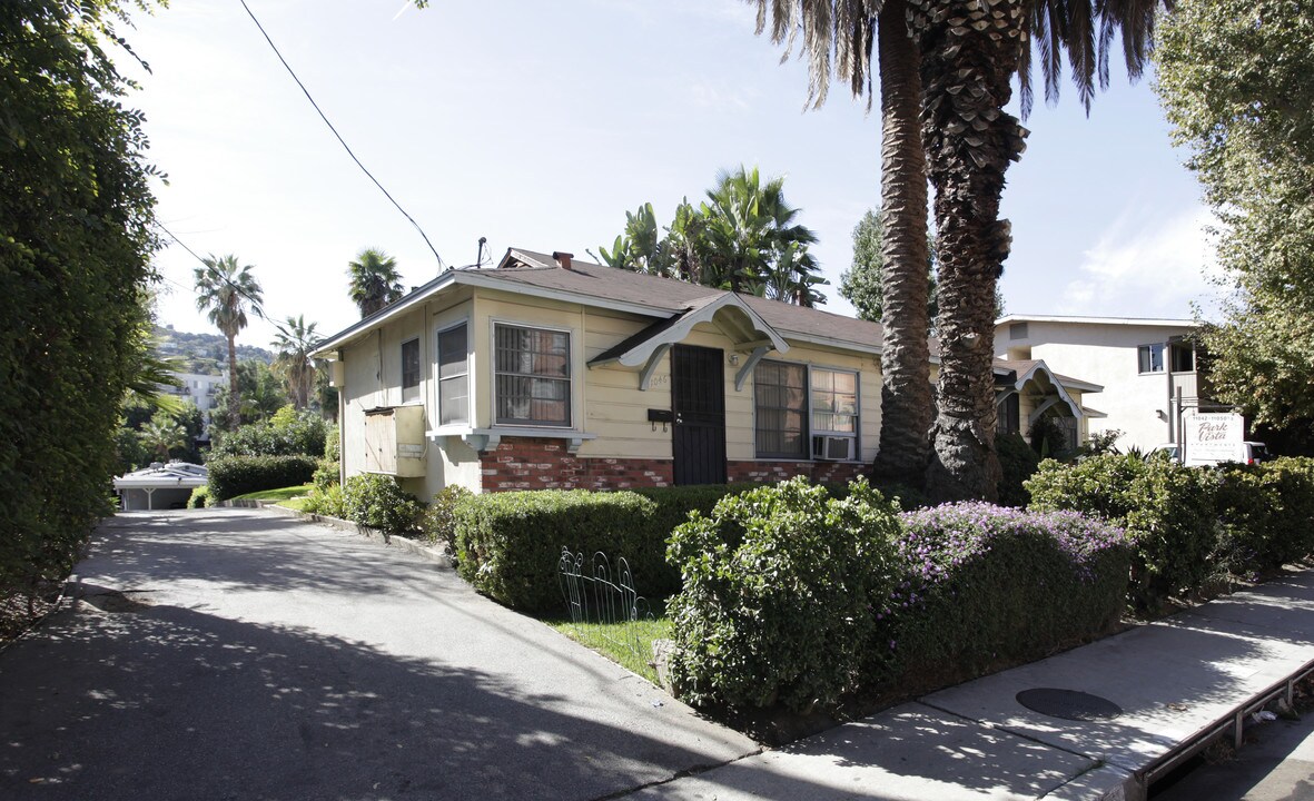 11042-11050 1/2 Aqua Vista St in North Hollywood, CA - Building Photo