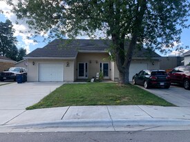 2216 Woodrow Way in Allouez, WI - Building Photo