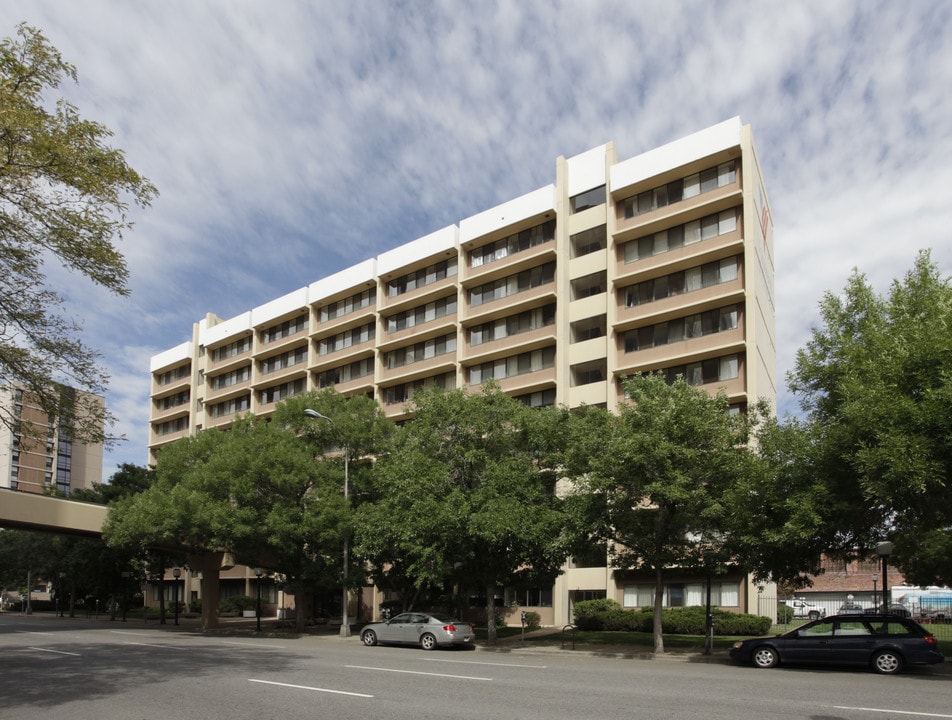 Sunset Towers Apartments in Denver, CO - Building Photo