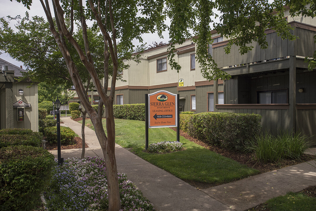 Sierra Glen in Citrus Heights, CA - Foto de edificio