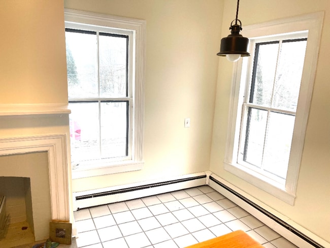 141 West St, Unit 1 in Litchfield, CT - Foto de edificio - Building Photo