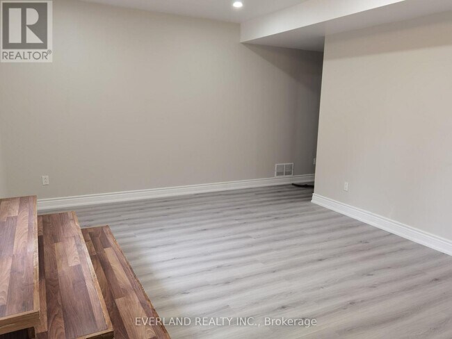 109 Brookside Rd in Richmond Hill, ON - Building Photo - Building Photo