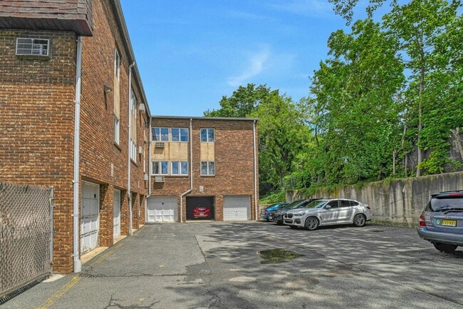 property at 31 Home Pl