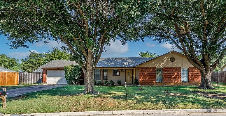 7817 Odell St in North Richland Hills, TX - Building Photo