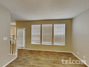 317 Meandering Way Ct in Glenn Heights, TX - Building Photo - Building Photo