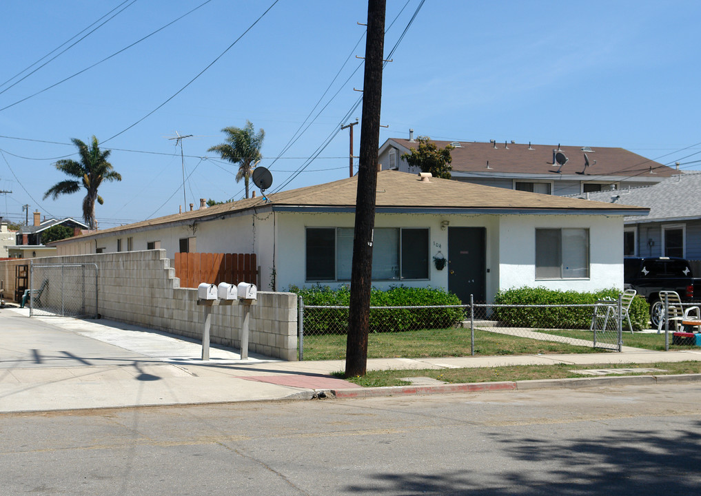 104-108 S Pacific Ave in Ventura, CA - Foto de edificio