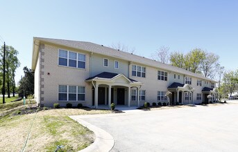 Mansion Row Apartments in Indianapolis, IN - Foto de edificio - Building Photo
