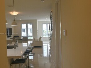 10220 NW 63rd Ter, Unit 213 in Doral, FL - Building Photo - Building Photo