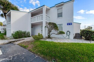4590 S Atlantic Ave in Port Orange, FL - Building Photo