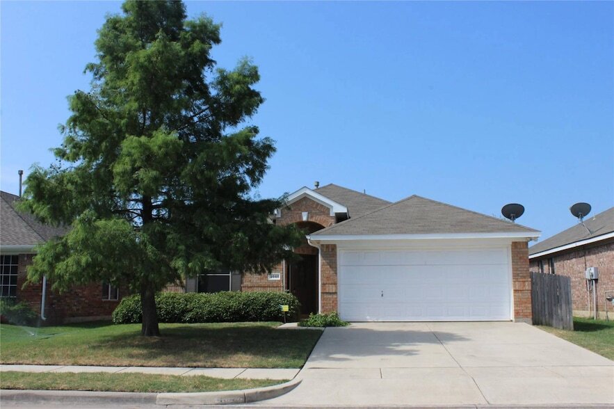 4040 Summerhill Ln in Fort Worth, TX - Building Photo