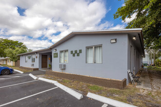 401 NW 43rd Ct in Fort Lauderdale, FL - Building Photo - Building Photo