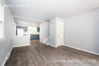 7939 Robinson St in Overland Park, KS - Building Photo - Building Photo