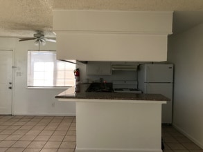 26 Nedra Ct in Sacramento, CA - Foto de edificio - Building Photo