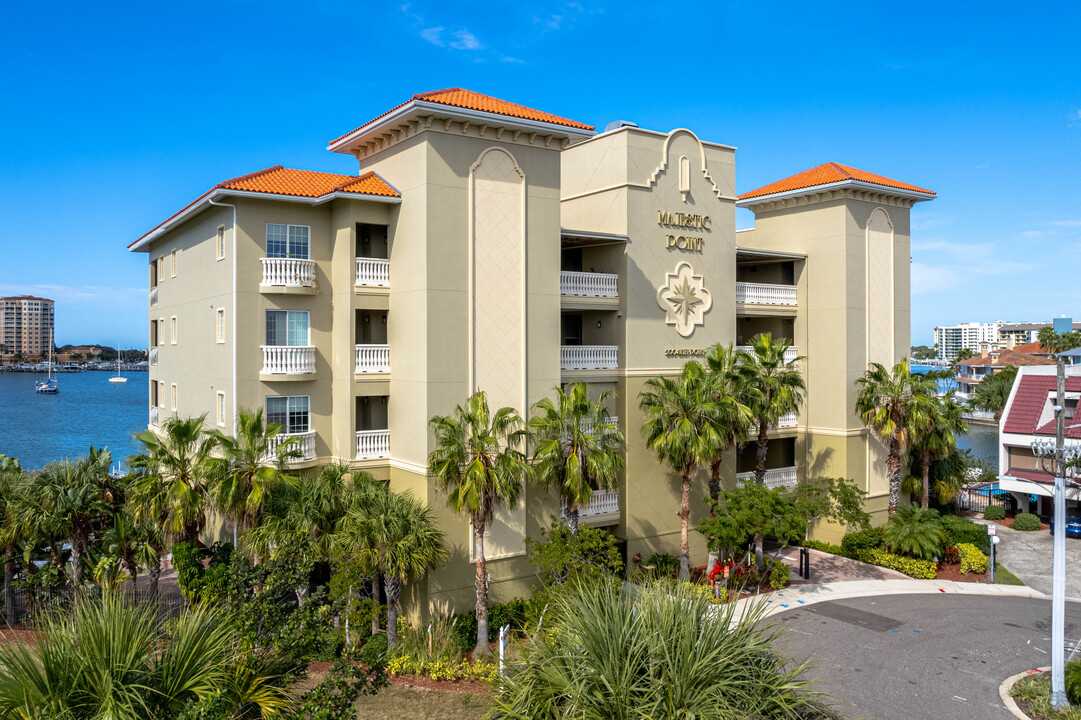 Majestic Point in Clearwater, FL - Building Photo