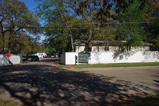 Oak Haven Estates in Arlington, TX - Building Photo - Building Photo