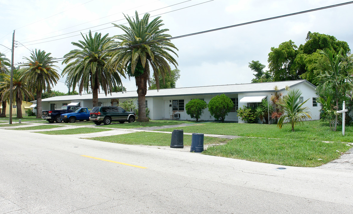 1745 NW 60th Ave in Fort Lauderdale, FL - Building Photo