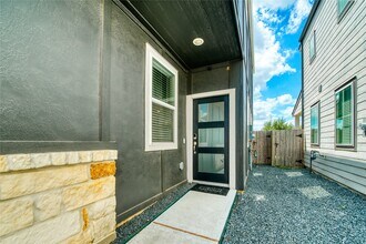 3830 Singing Coast Path in Houston, TX - Building Photo - Building Photo