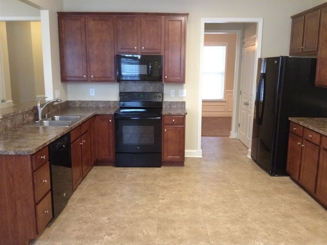 10123 Caldwell Depot Rd in Cornelius, NC - Foto de edificio - Building Photo