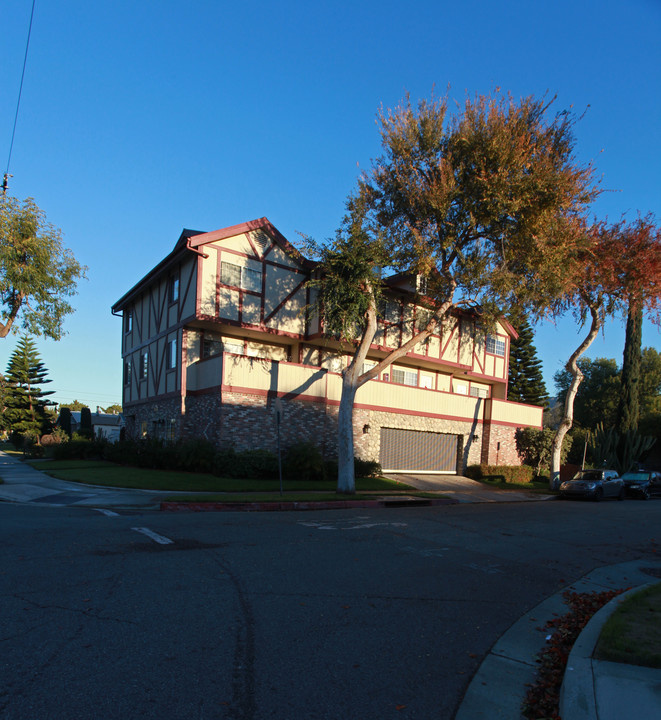 1731 Lake St in Glendale, CA - Building Photo