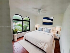 3210 SW 26th St in Miami, FL - Building Photo - Building Photo