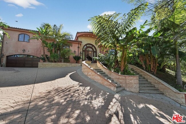 4536 Vanalden Ave in Los Angeles, CA - Building Photo - Building Photo