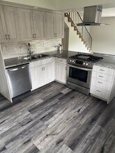 2404 Curtis Ave, Unit 2 in Redondo Beach, CA - Foto de edificio - Building Photo