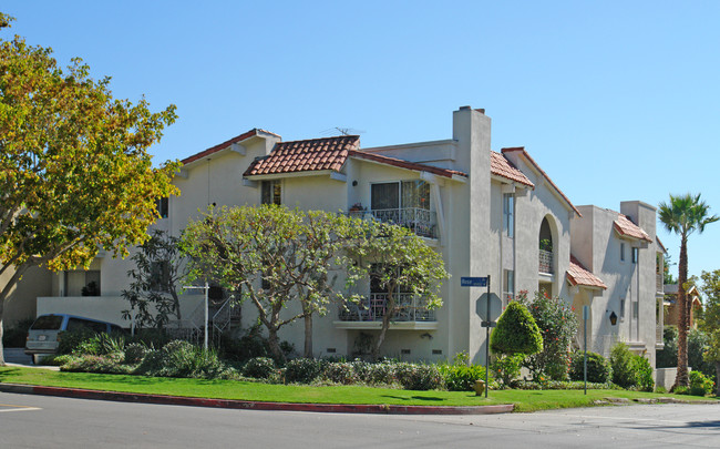 10980 Rose Ave in Los Angeles, CA - Building Photo - Building Photo