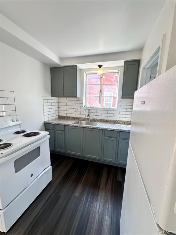 18071 Albion Ave in Detroit, MI - Building Photo - Building Photo
