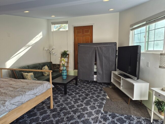 property at 2141 Torrey Pines Rd