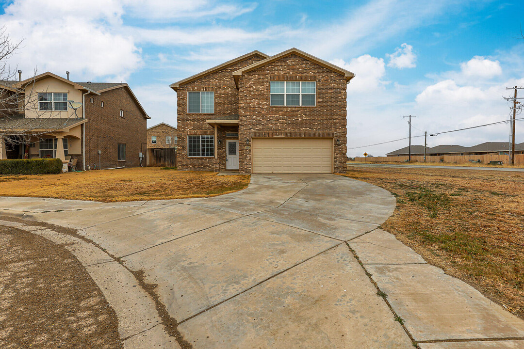 8702 10th Pl in Lubbock, TX - Building Photo