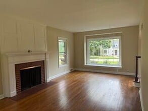 645 Hi View Ct in Elm Grove, WI - Building Photo - Building Photo
