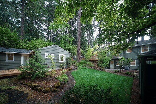 3801 SW Hamilton St-Unit -ADU in Portland, OR - Building Photo - Building Photo