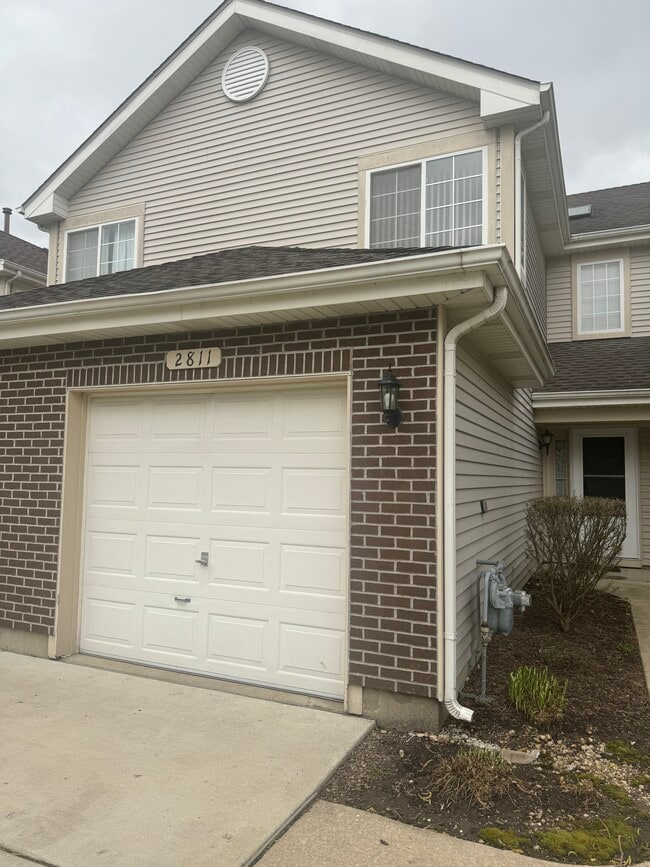 2811 Odlum Dr in Schaumburg, IL - Building Photo - Building Photo