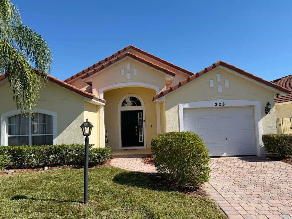 328 Robin Rd in Davenport, FL - Building Photo