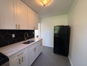 75-5 254th St in Queens, NY - Building Photo - Building Photo