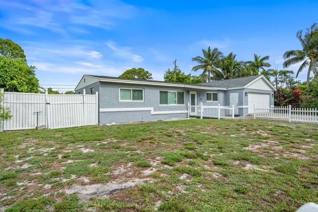 property at 2071 W Carrol Cir