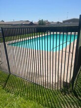 900 Susan Dr in Delano, CA - Building Photo - Building Photo