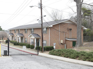 Colonial Square in Atlanta, GA - Foto de edificio - Building Photo