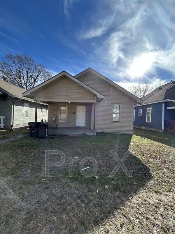 property at 117 W Monroe St