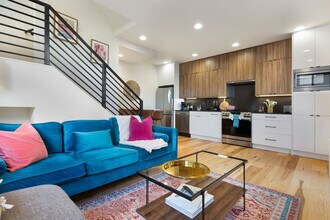 71D W Dravus St in Seattle, WA - Foto de edificio - Building Photo