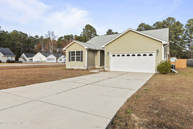 101 Redbud Ct in Havelock, NC - Building Photo - Building Photo