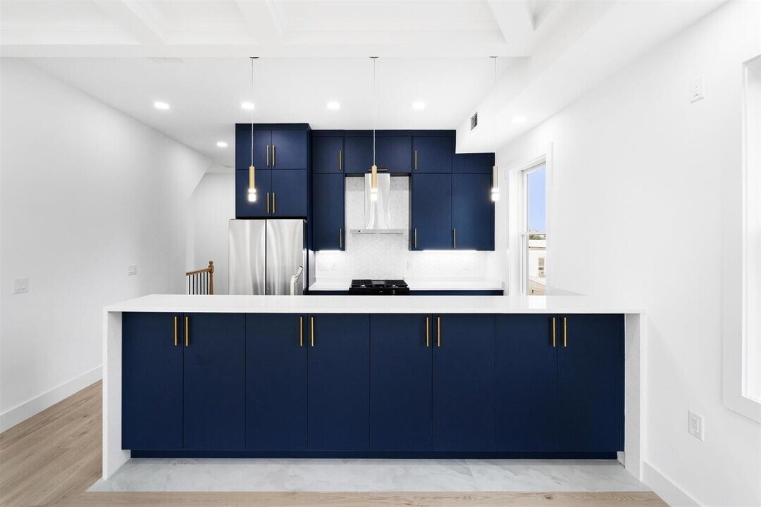 125 Collard St in Jersey City, NJ - Building Photo