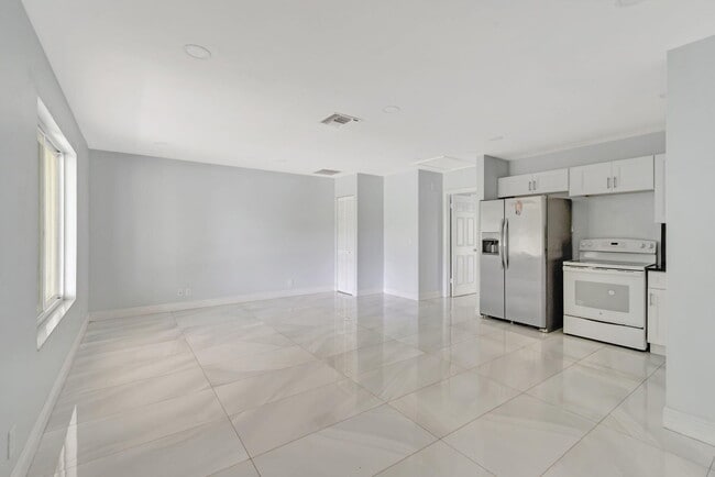 4338 Forest Rd in West Palm Beach, FL - Building Photo - Building Photo
