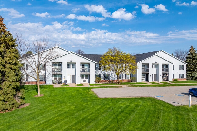 Jackson Farms Apartments in Oshkosh, WI - Building Photo - Building Photo