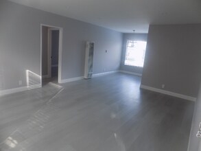 646 S Barrington Ave in Los Angeles, CA - Building Photo - Building Photo